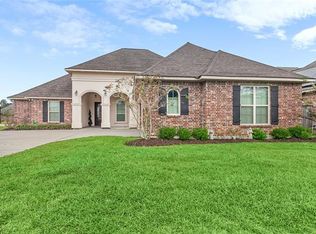 528 Strawberry Ln, Madisonville, LA 70447