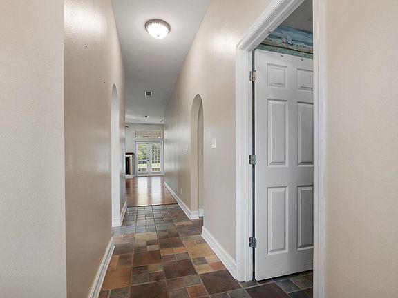 4th image of 1043 Kingdom Dr