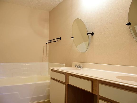5th image of 22318 Hollybranch Dr