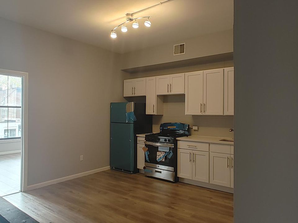 1st image of 226 Broadway #1