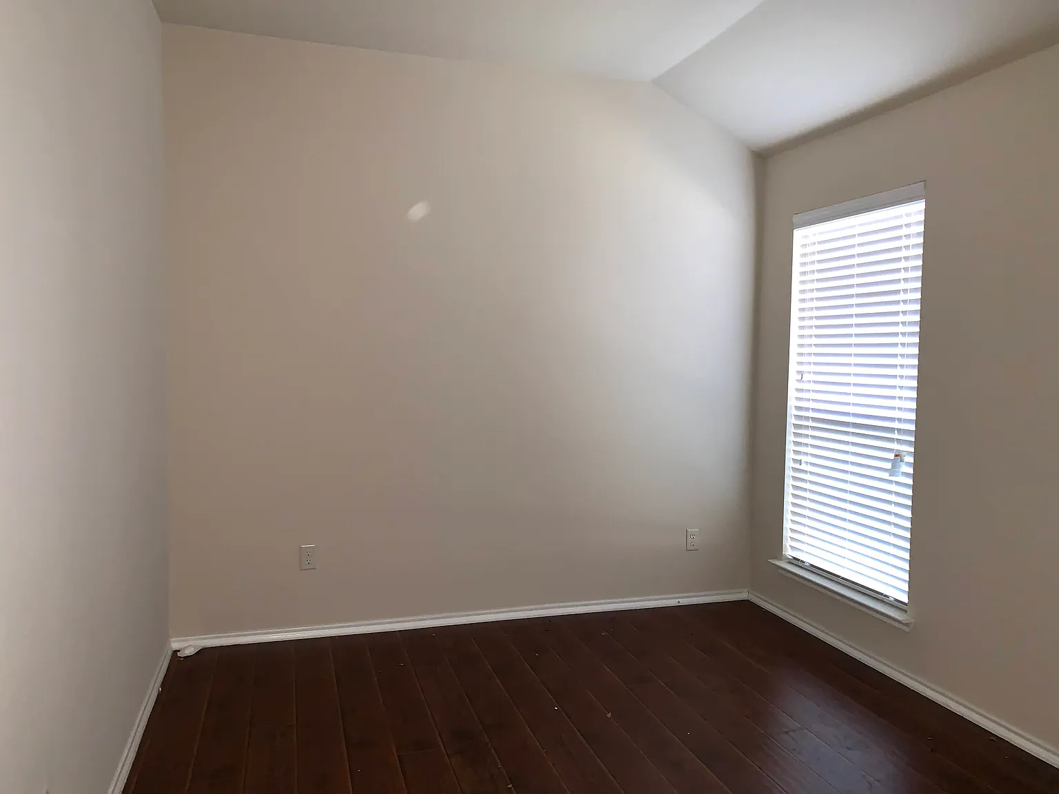 3 bed, 1936 sqft, $2,200 — Photo 2