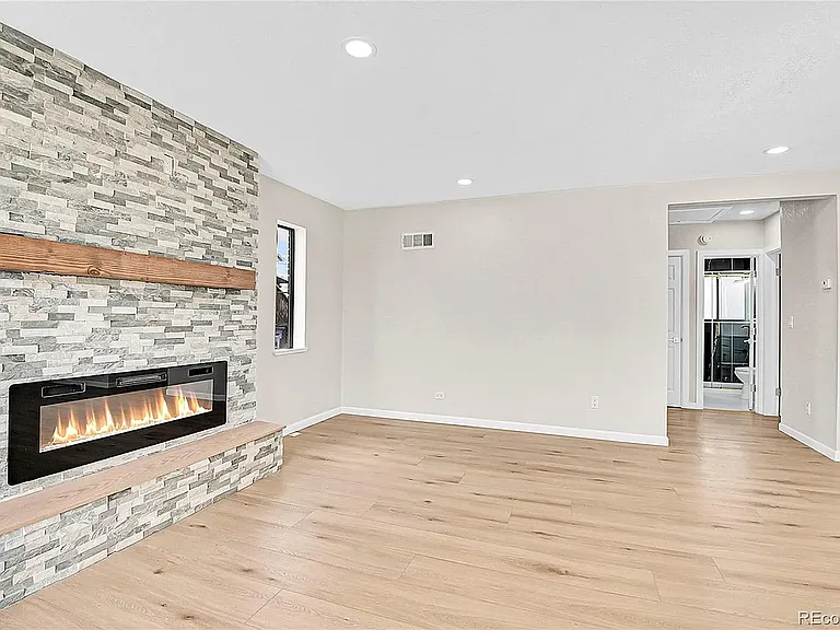 1448 Newport St — Photo 5