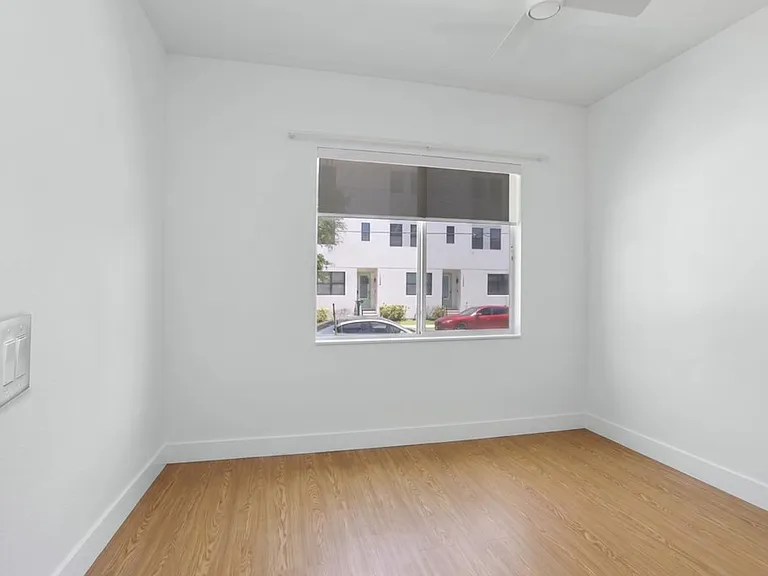 1326 W Fig St — Photo 29