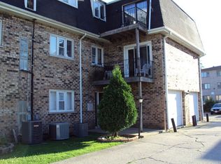 7035 Mather Ave APT 2C, Chicago Ridge, IL 60415