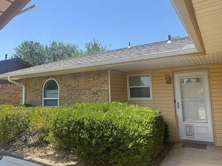 2410 NW Norman Cir — Photo 3