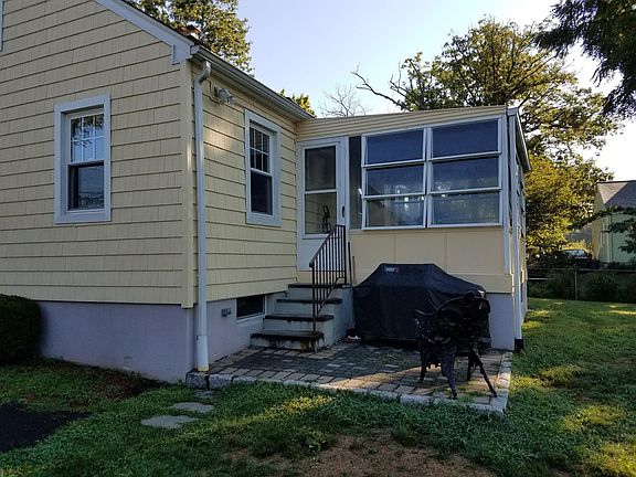 3rd image of 137 Holland Ave
