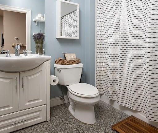 5th image of 877 Harrison Ave APT 2
