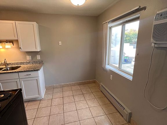 3rd image of 1037 Cromwell Ave #301