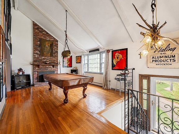 2nd image of 140 King James Way