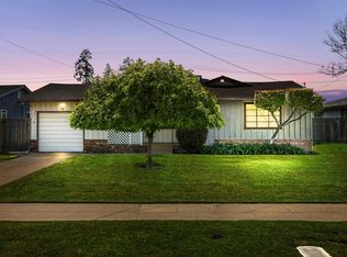 1609 W Hampton Way, Fresno, CA 93705