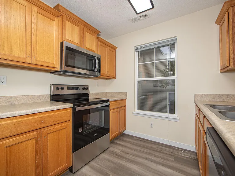 1506 Woodland Ct — Photo 14