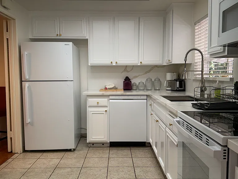 4950 Louise Ave #105 — Photo 11
