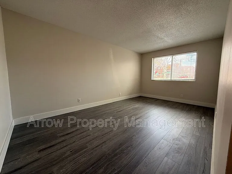 1315 F St #4 — Photo 4