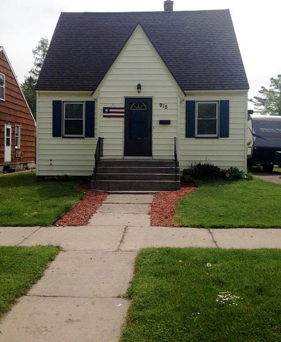 1st image of 915 Superior St