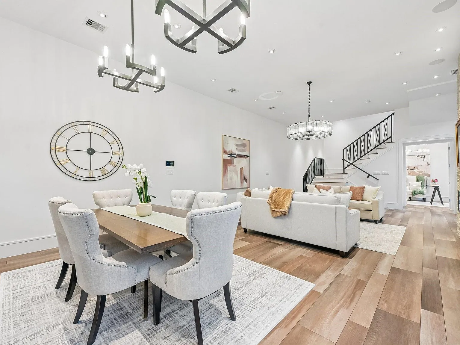 4 bed, 5.0 bath, 3979 sqft, $8,500 — Photo 4