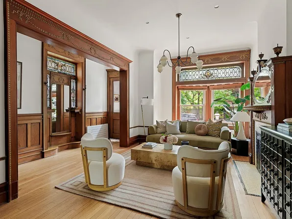 8 Polhemus Pl