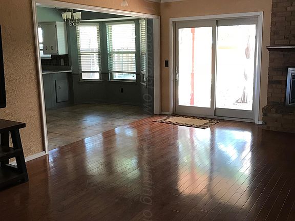 3rd image of 1504 N Christy St