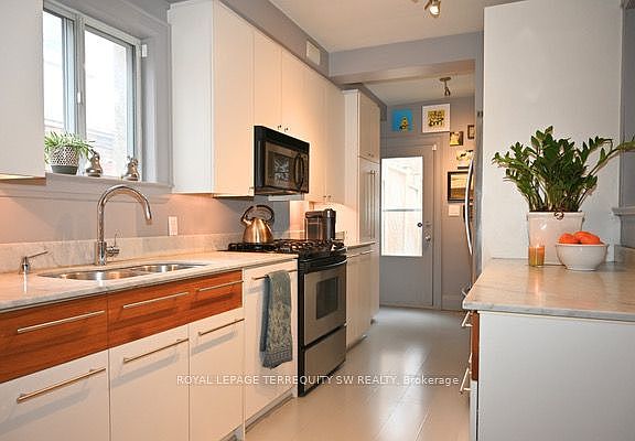 3rd image of 145 Chiltern Hill Rd