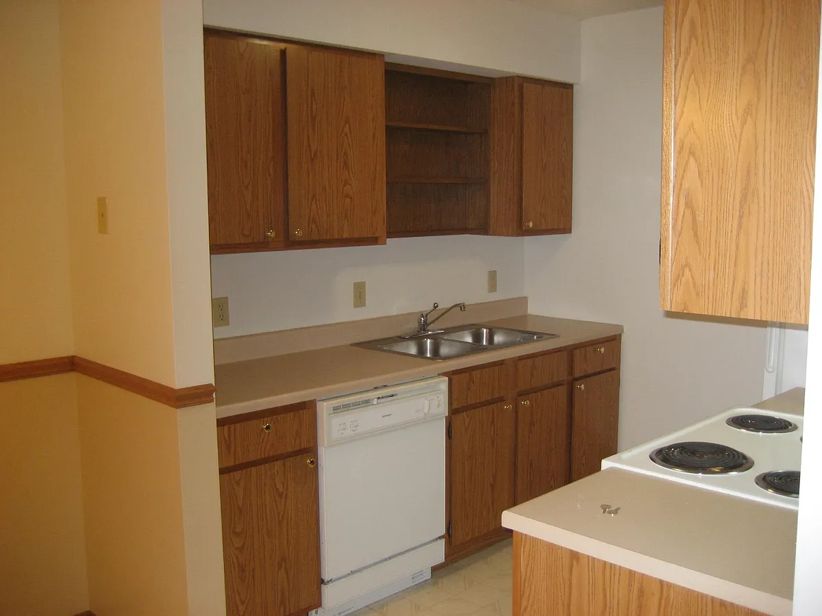 Kitchen - 1530 Northgate Dr #5