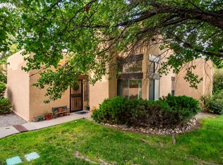 10221 Las Casitas St NE, Albuquerque, NM 87111
