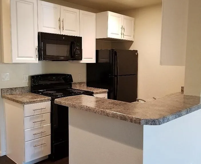 Eastridge Apartments — Photo 41