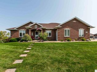 2456 Amber Ridge Dr, Dubuque, IA 52002