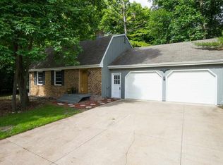 9 Hilltop Ct, Appleton, WI 54914