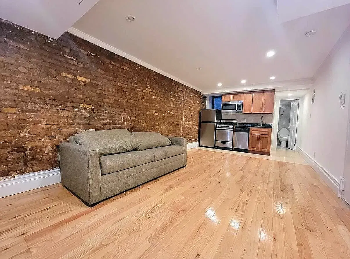 226 East 26th Street — Photo 3