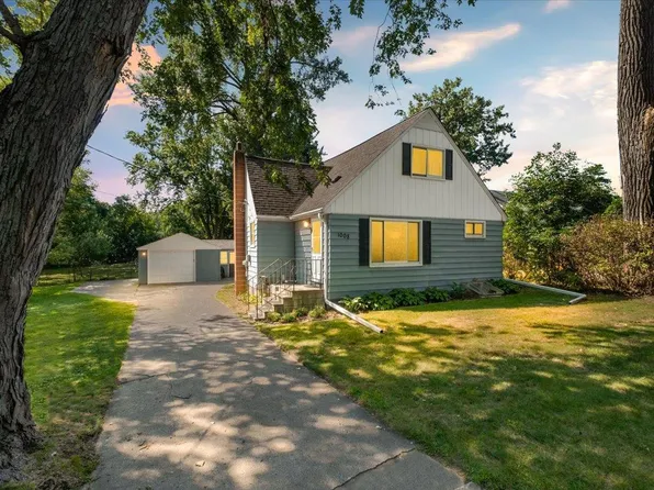 1008 Burke Ave W, Roseville, MN 55113