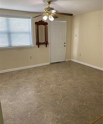 3rd image of 2325 Champagne St