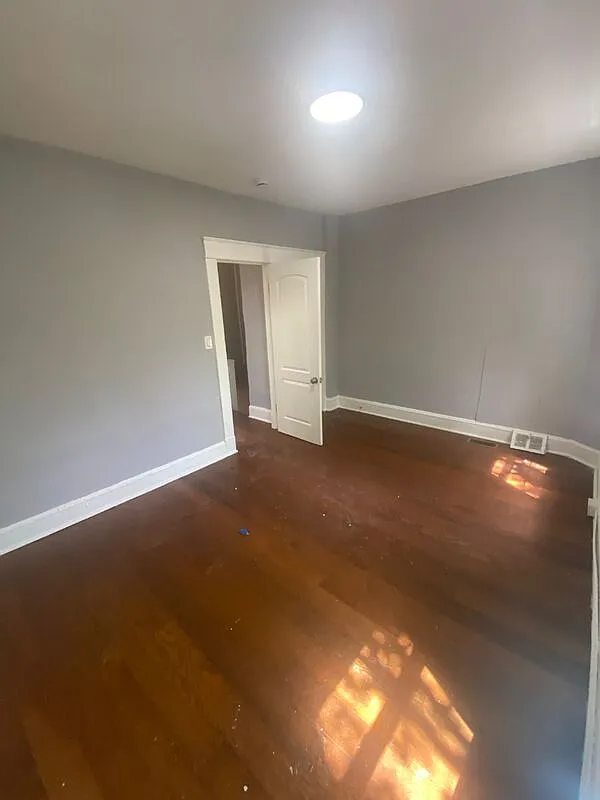 3 bed, 840 sqft, $1,800 — Photo 1