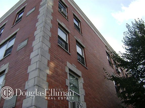 3rd image of 300 W 138th St #1