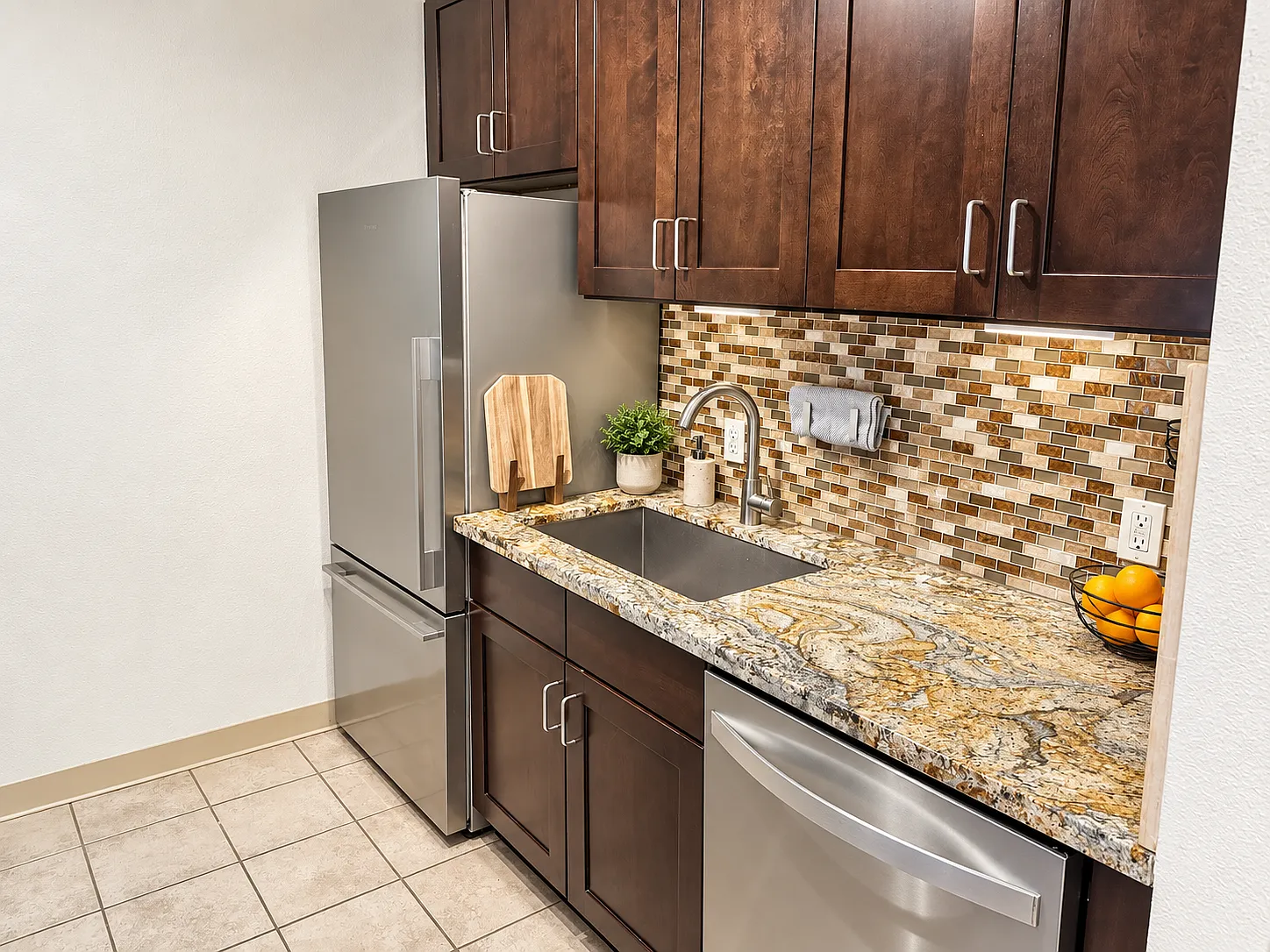 800 N Allen Pl — Photo 3