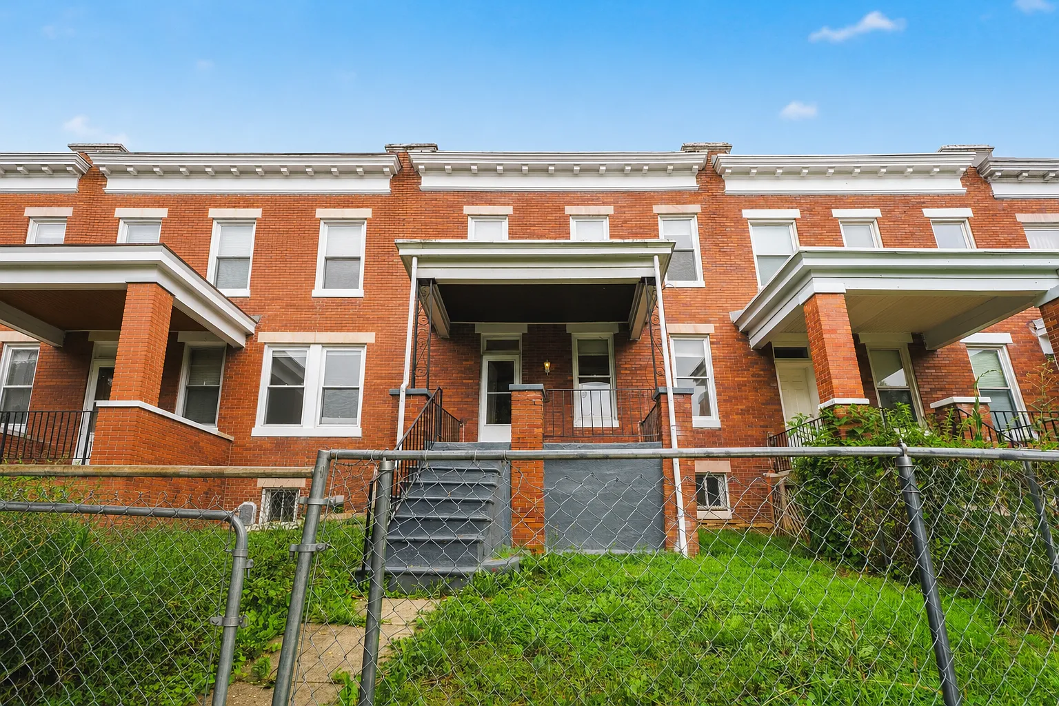 730 Linnard — Photo 1
