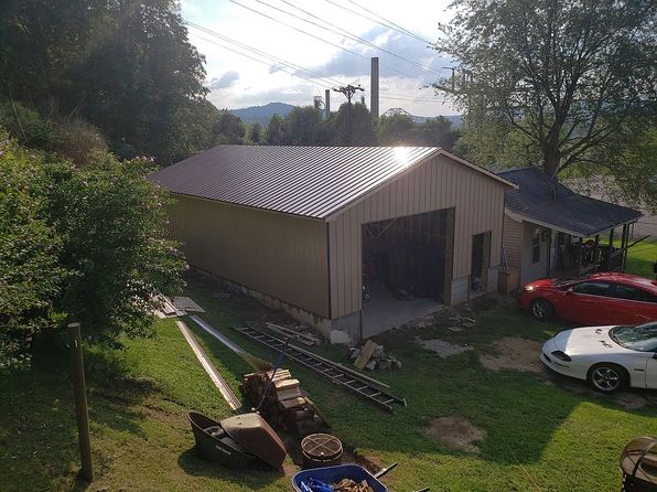606 Court Ln