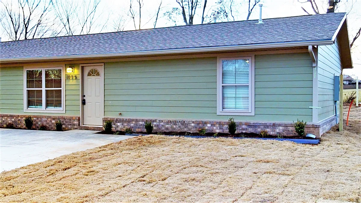 Building Photo - 1006 N Brook Dr