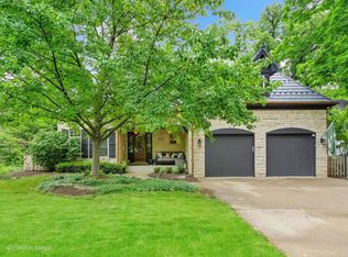 678 Oak St, Glen Ellyn, IL 60137
