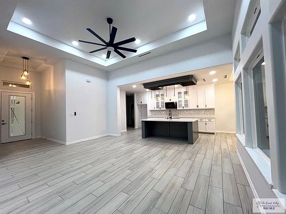 4th image of 6242 Queens Woods