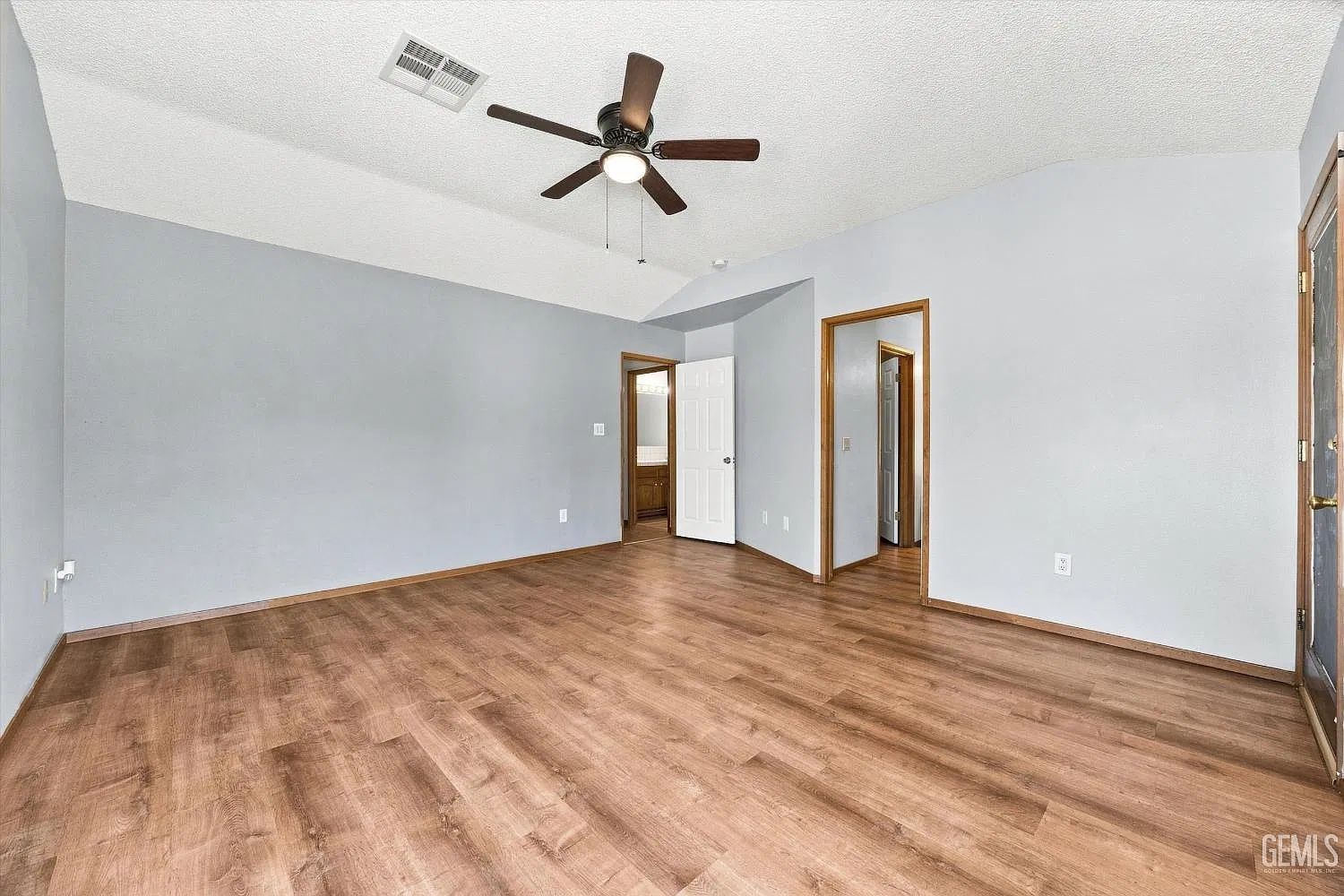 4 bed, 2103 sqft, $2,700 — Photo 4