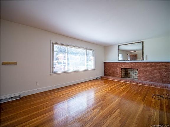 5th image of 1424 Dean St