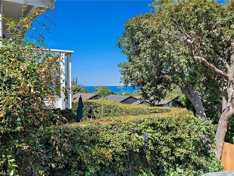 592 Bluebird Canyon Dr — Photo 17
