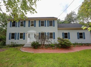 84 North St, Amherst, NH 03031