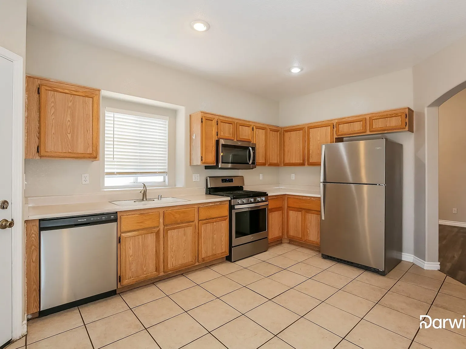3 bed, 2.5 bath, 1824 sqft, $2,035 — Photo 3