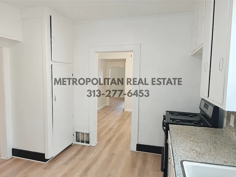 22340 Park St — Photo 6