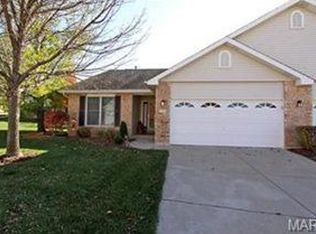 5 Summit Pointe Ct, Saint Charles, MO 63301
