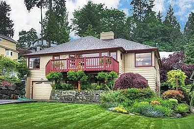 9005 45th Ave NE