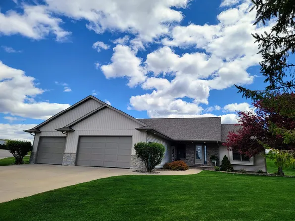 220 E Ridge Dr, New London, WI 54961