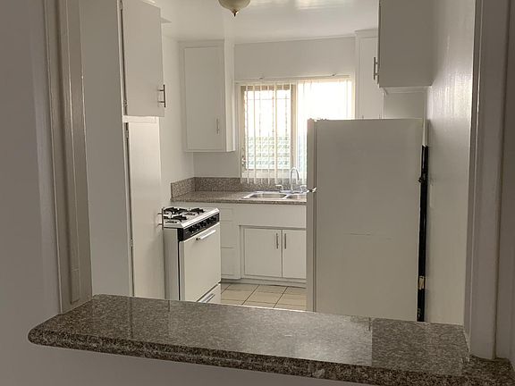 5th image of 944 N Sierra Bonita Ave #3
