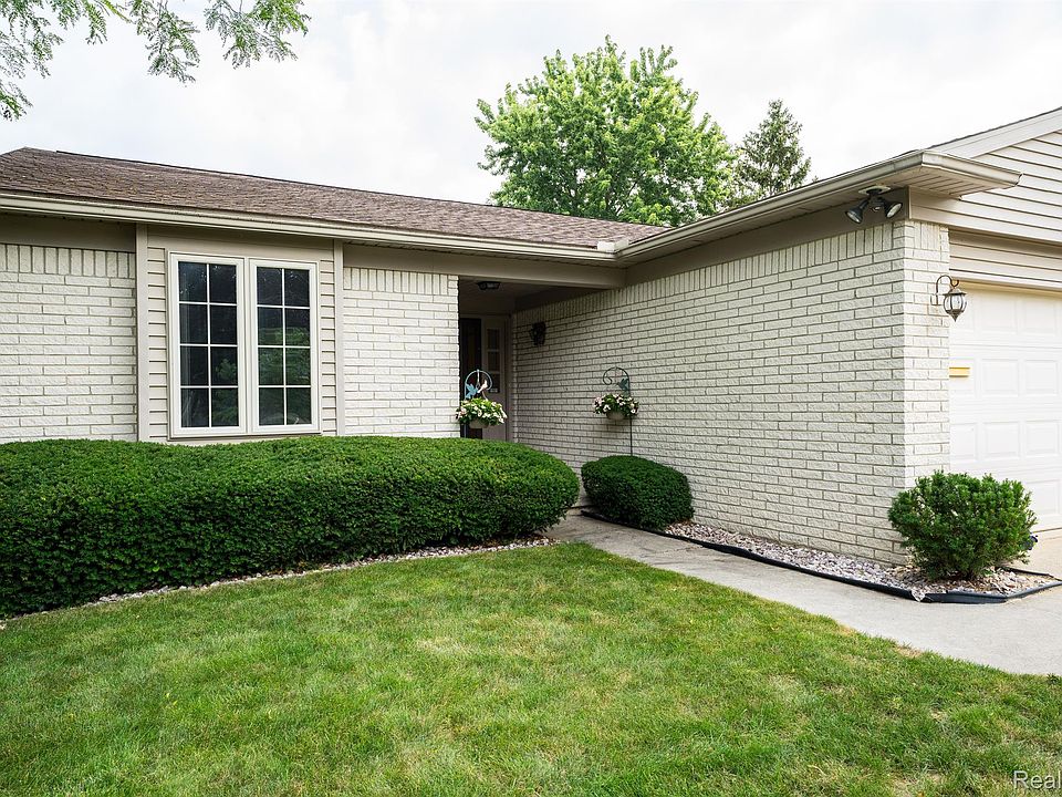 1st image of 465 Sandehurst Dr