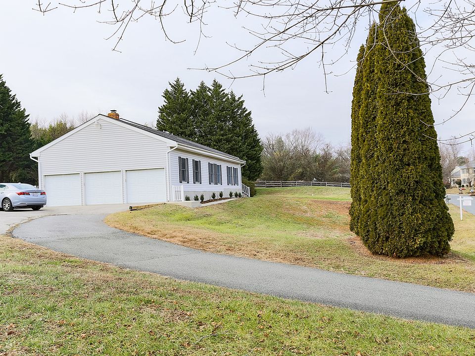Exterior - 3 car garage